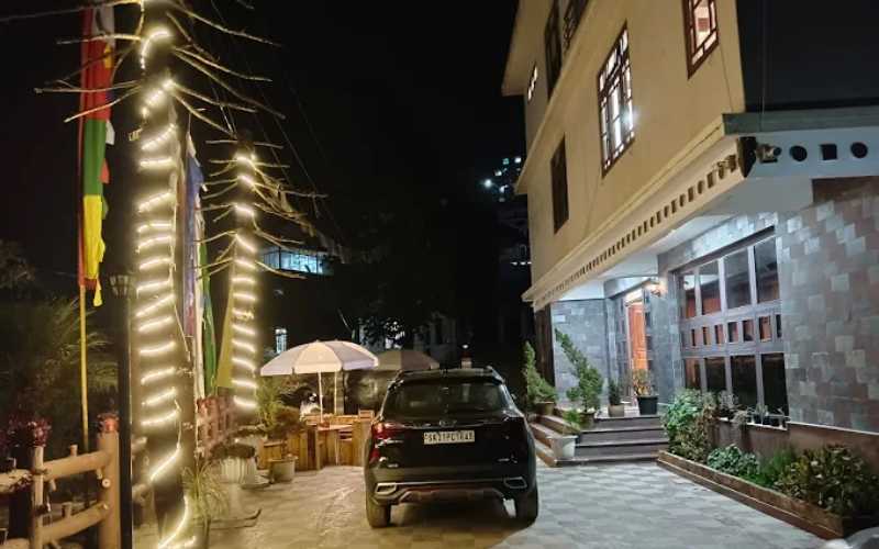 HOTEL LASSO REGENCY