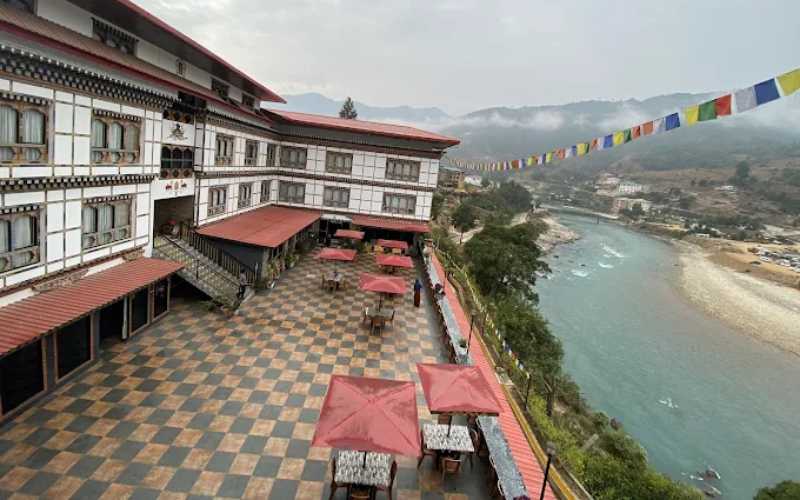 HOTEL RIVER VALLEY